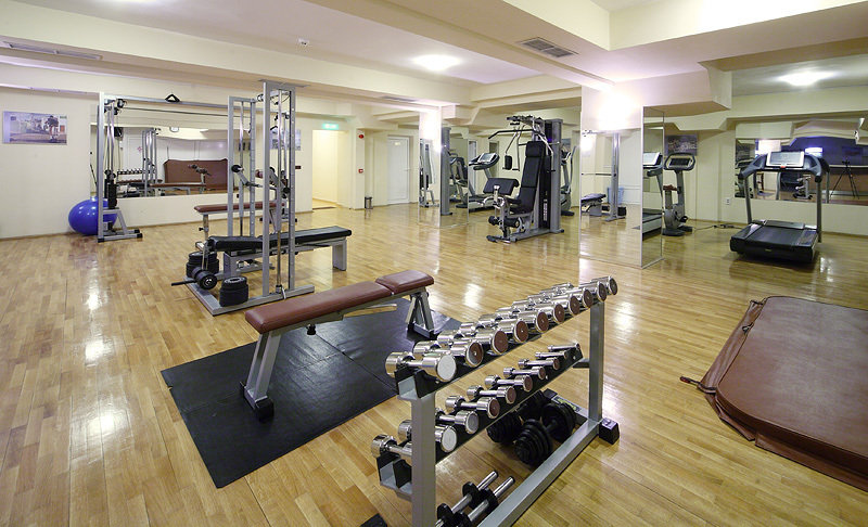 Sports and Entertainment
Sports and Entertainment
di Bolyarski Meridian