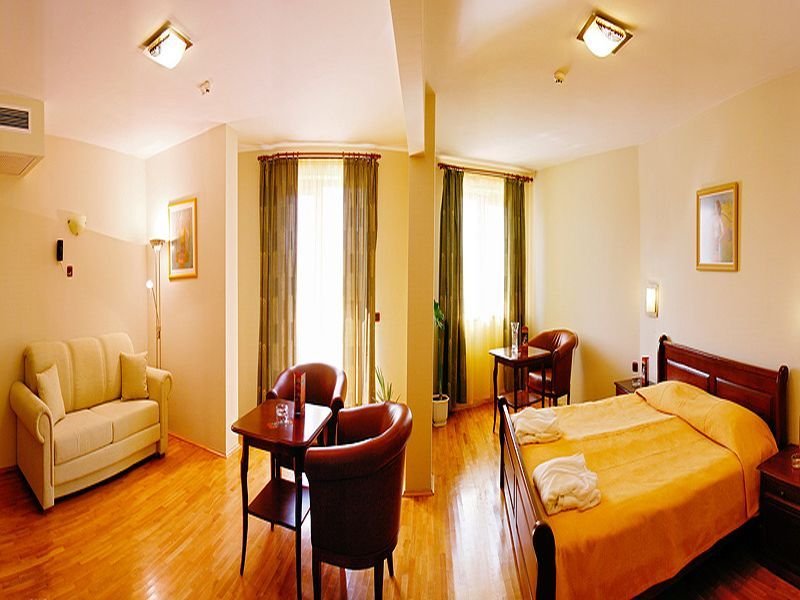 Room
Room
di Bolyarski Meridian