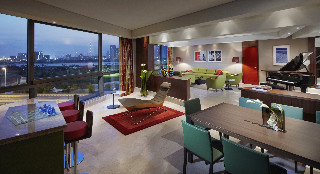 Room
Room
di Jumeirah Creekside Hotel