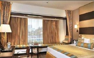 Room
Room
di Fortune Select Loudon