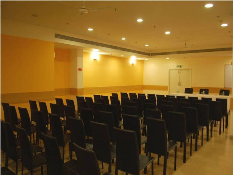 Conferences
Conferences
di Ginger Nashik