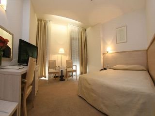 Room
Room
di Savoy Hotel