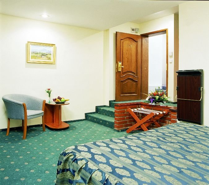 Room
Room
di Caro Horoscop