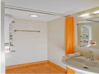 Room
Room
di Ginger Jamshedpur