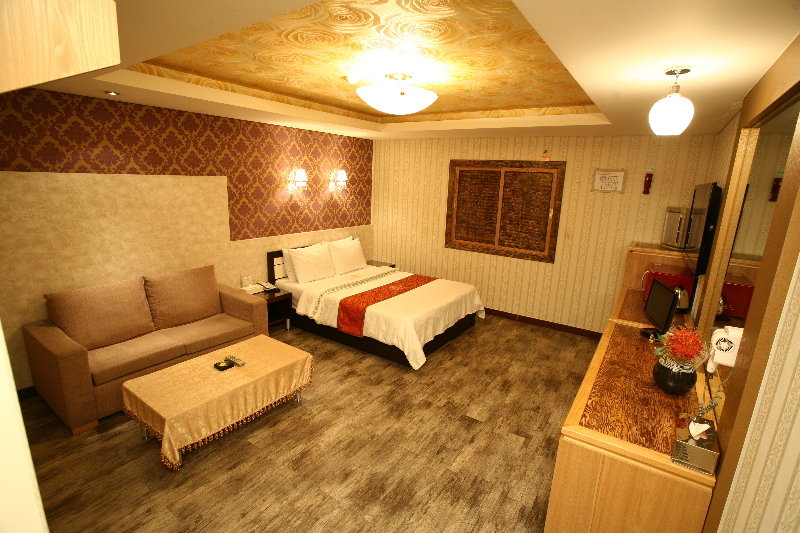 Room
Room
di Amour & Symphony