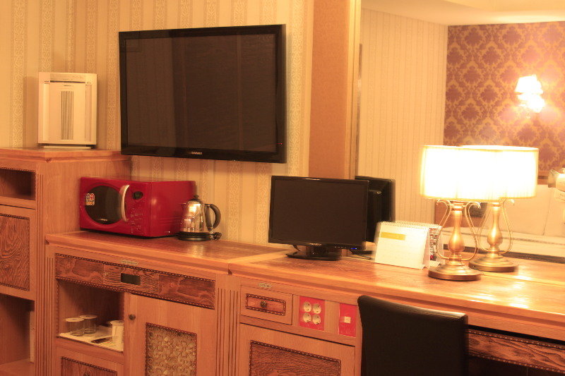 Room
Room
di Amour & Symphony