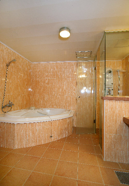 Room
Room
di Amour & Symphony