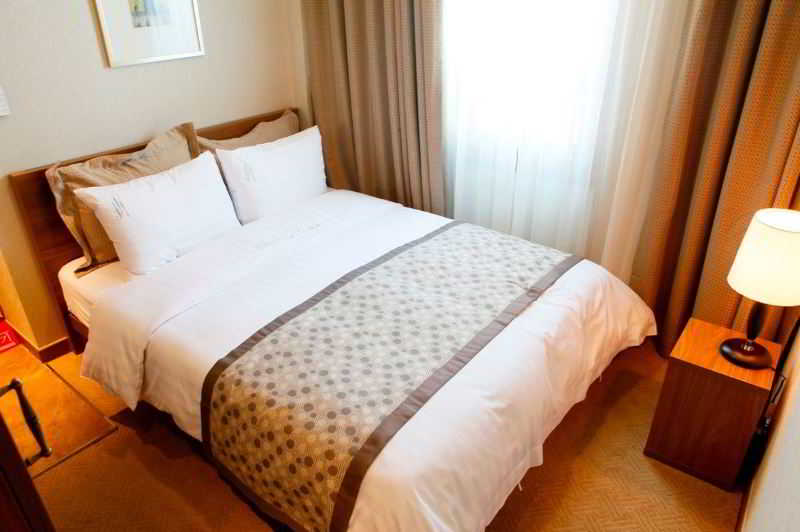 Room
Room
di Amour & Symphony