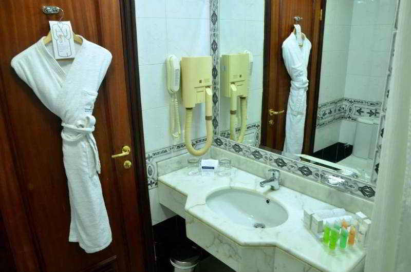 Room
Room
di Golden Tulip Serenada Hamra