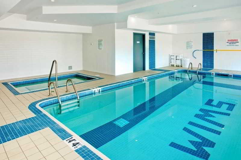 Pool
 di Sandman Signature Hotel & Suites Langley