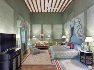 Room
Room
di Taj Falaknuma Palace