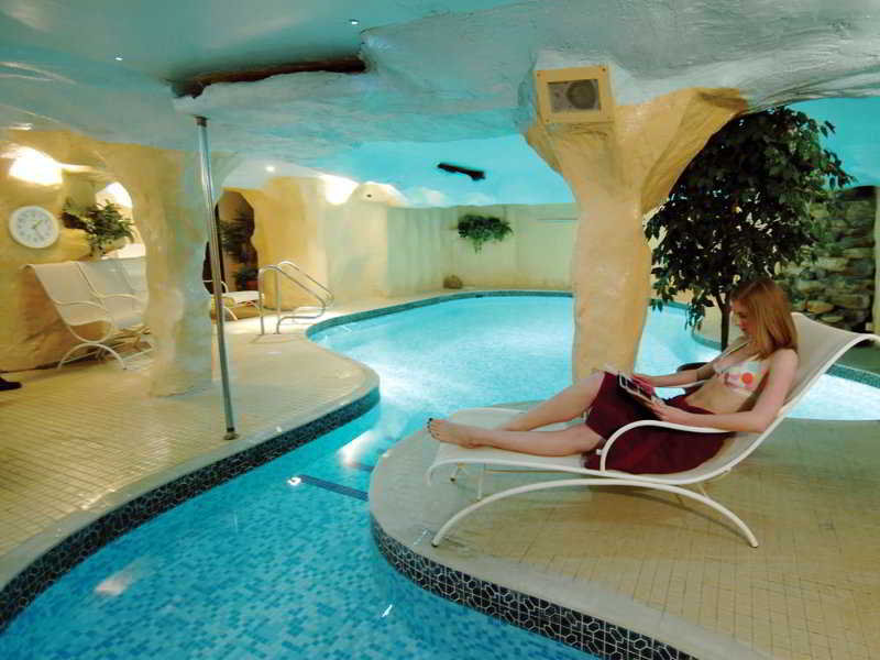 Sports and Entertainment
Sports and Entertainment
di The Royal Hotel Scarborough