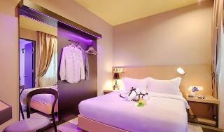 Room
 di The Youniq Hotel