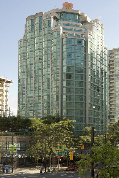 General view
 di Rosedale on Robson Suites Hotel