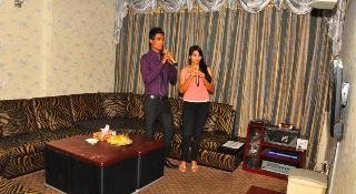 Sports and Entertainment
Sports and Entertainment
di Sweet Dream Hotel