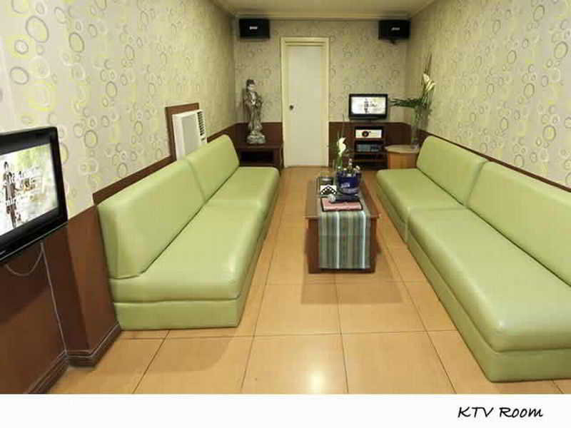 Sports and Entertainment
Sports and Entertainment
di Hotel La Corona De Lipa