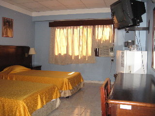 Room
Room
di Bella Habana