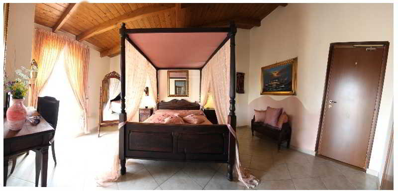 Room
Room
di Hotel Liternum