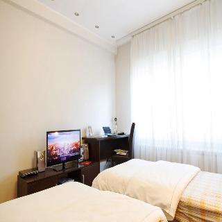 Room
Room
di Central Square Apartment