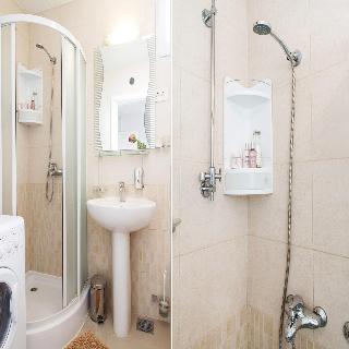 Room
Room
di Central Square Apartment