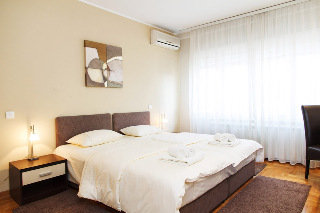 Room
Room
di Central Square Apartment