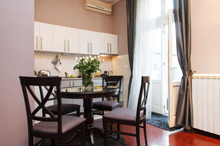 Room
Room
di Apartment Terazije