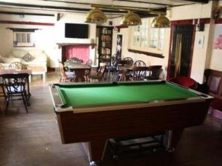 Sports and Entertainment
Sports and Entertainment
di The Castle Inn Hotel