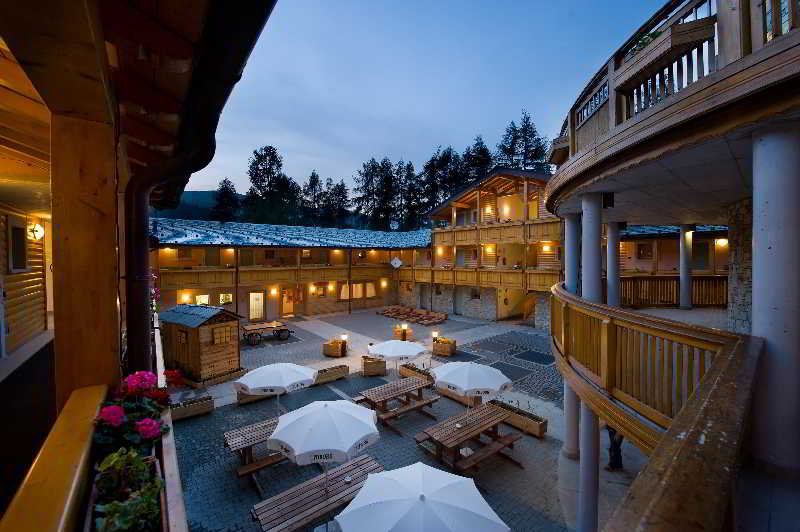 General view
General view
di Boscone Suite Hotel