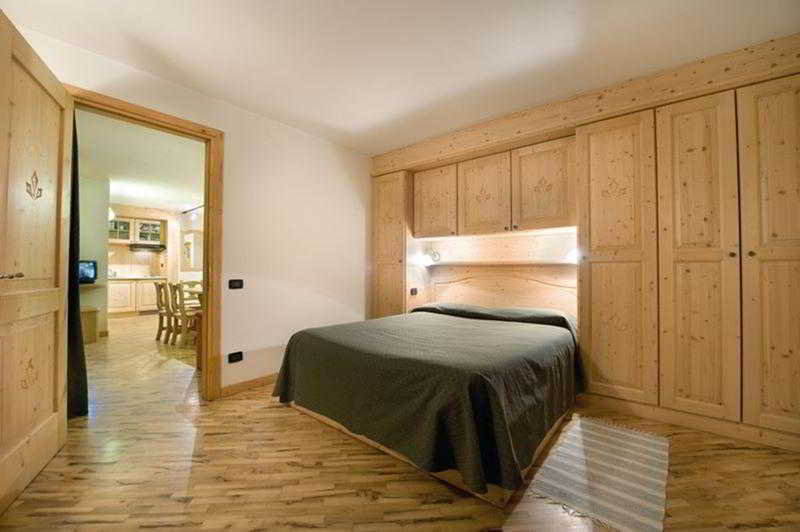 Room
Room
di Boscone Suite Hotel