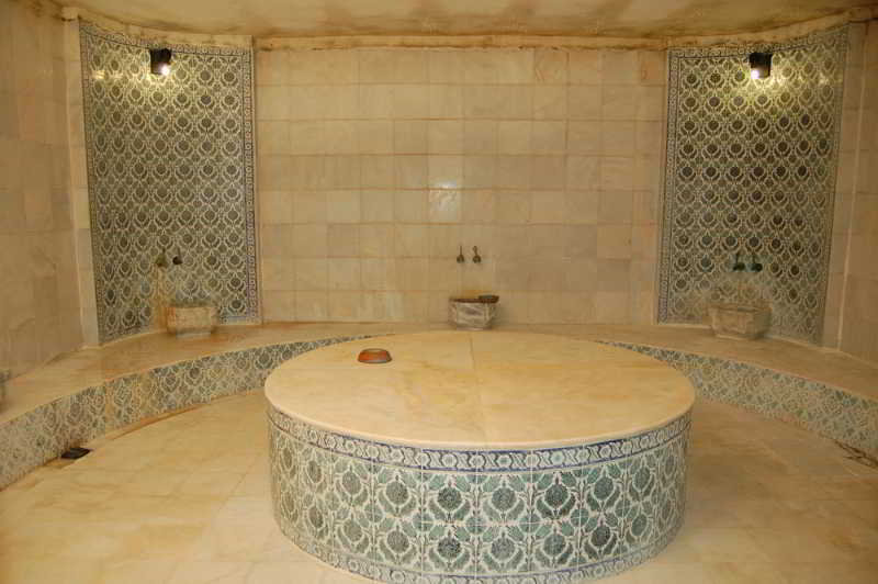 Sports and Entertainment
Sports and Entertainment
di Villa Lycus Hotel