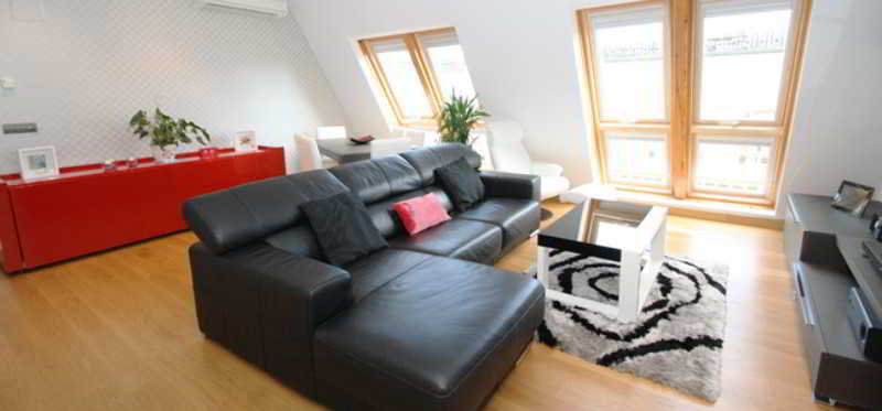 Room
Room
di Apartamentos Easo