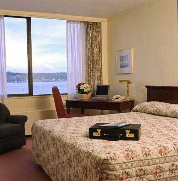 Room
 di Coast Discovery Inn & Marina