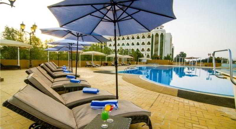 Pool
 di Five Continents Cassells Ghantoot Hotel Beach &Spa