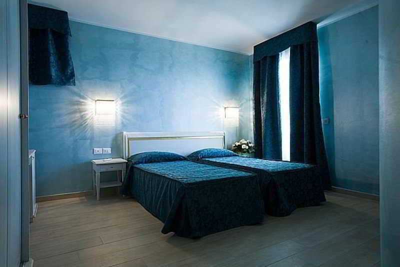 Room
Room
di Stella Marina