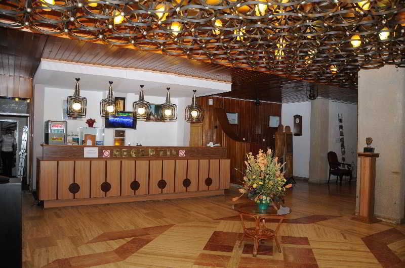 Lobby
Lobby
di Silva Busteni