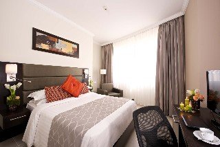 Room
Room
di The Royal Riviera