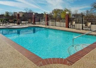 Pool
 di Comfort Suites Texas Ave.