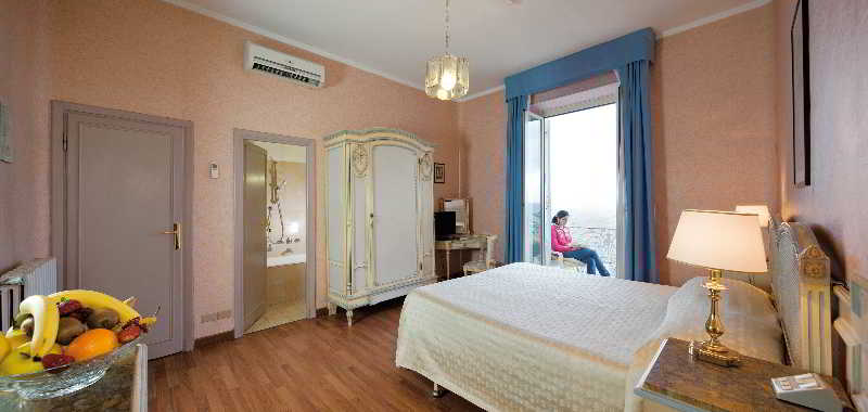 Room
Room
di Hotel Miramare Continental Palace