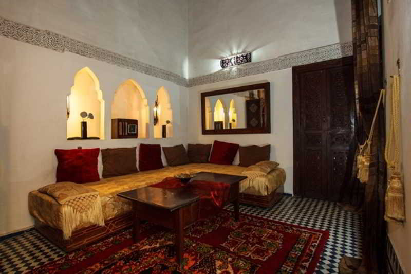 Room
Room
di Riad Razane