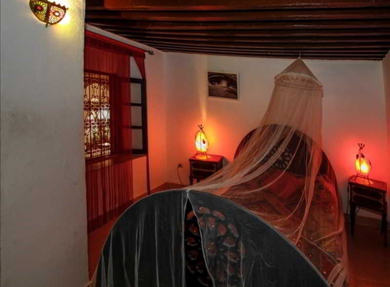 Room
Room
di Riad Razane