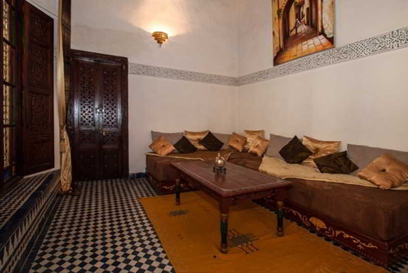 Room
Room
di Riad Razane