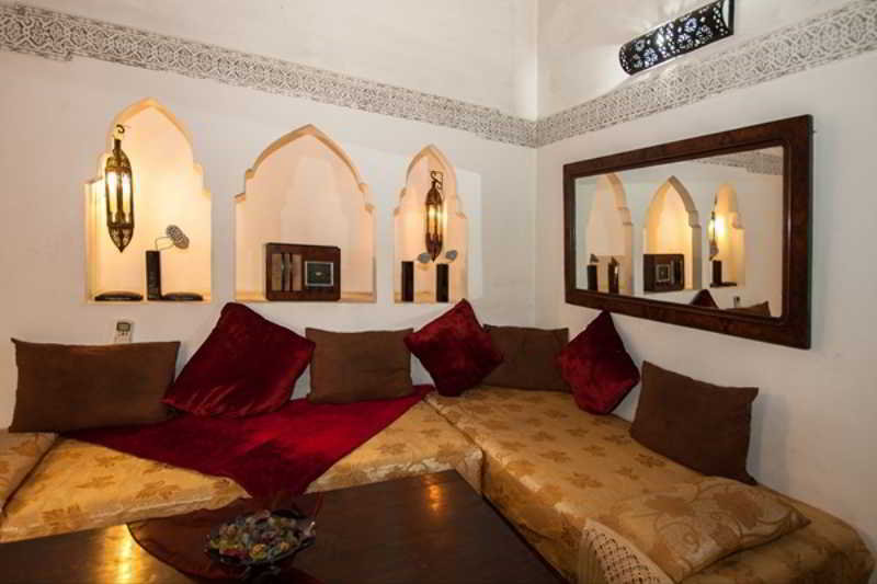 Room
Room
di Riad Razane
