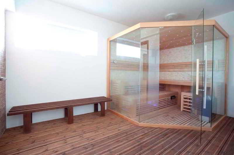 Sports and Entertainment
Sports and Entertainment
di Aphrodite Beachront Resort