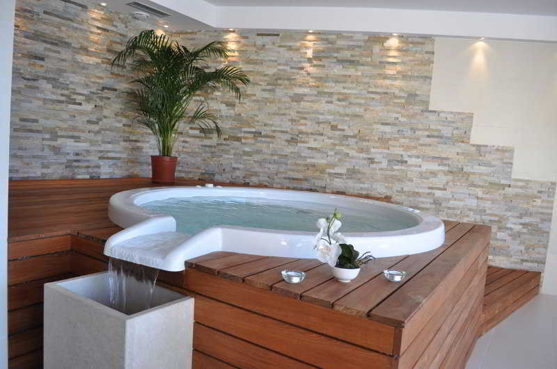 Sports and Entertainment
Sports and Entertainment
di Vila Keti****