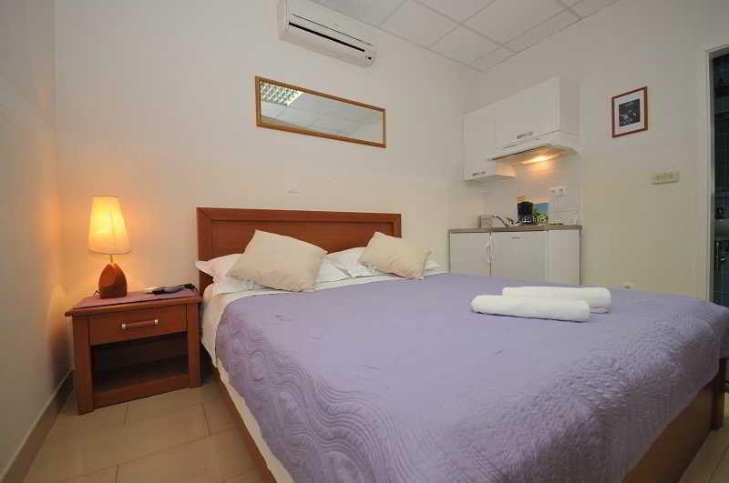 Room
Room
di Rooms & Apartments Buble