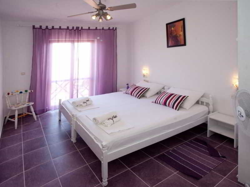 Room
Room
di Apartments And Rooms Bonkan