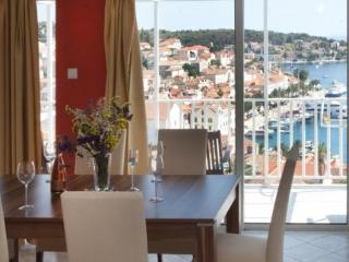 Room
Room
di Apartments And Rooms Bonkan