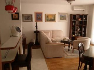 Room
Room
di Apartmani Znjan