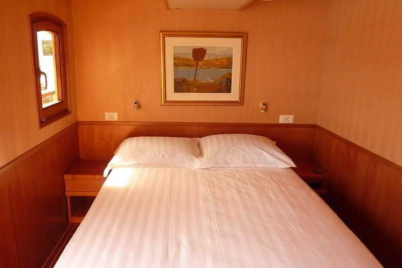 Room
Room
di Cruise From Dubrovnik On M/Y Dalvin