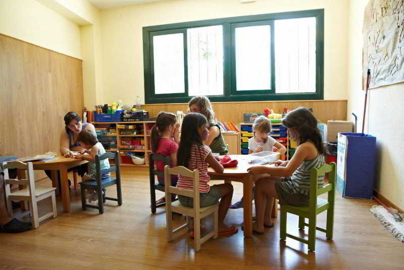 Sports and Entertainment
Sports and Entertainment
di Cámping el Solsonés